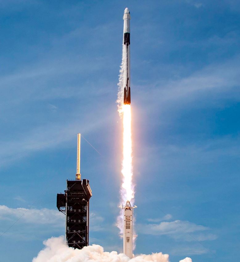 Falcon 9 Launches Dragon to the International Space Station from Launch Complex 39A